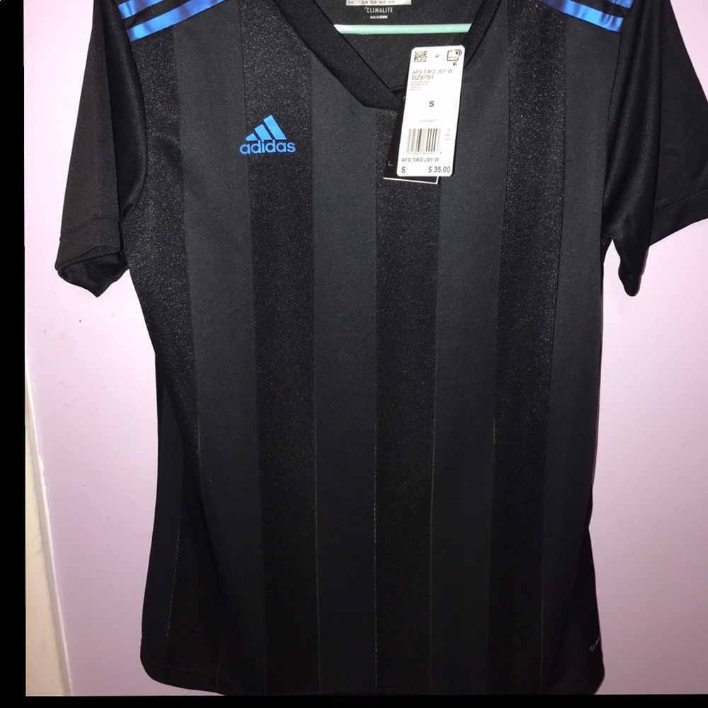 New never worn adidas tee